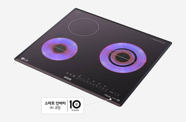 두 개의 가열 구역이 붉은색으로 빛나고 있는 인덕션 전기레인지