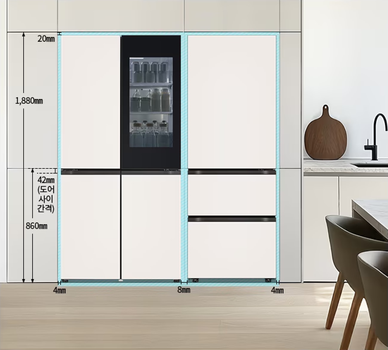 왼쪽부터 600L Fit&Mix 냉장고, 300L 김치냉장고가 순서대로 배치된 전면뷰 사진