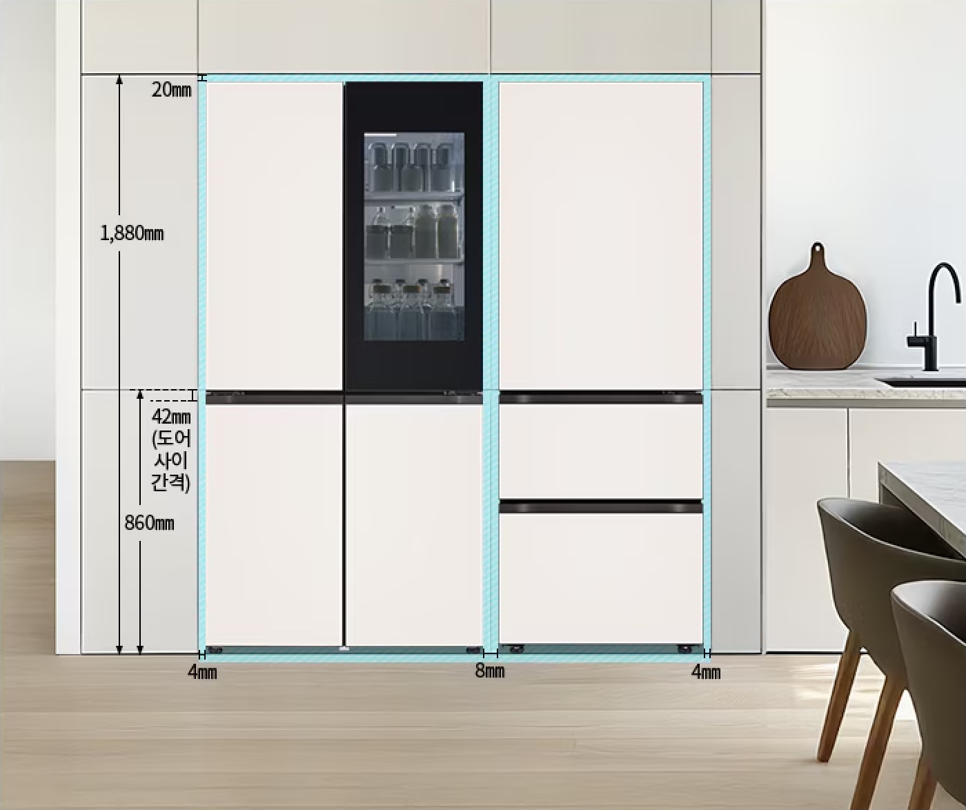 왼쪽부터 600L Fit&Mix 냉장고, 300L 김치냉장고가 순서대로 배치된 전면뷰 사진