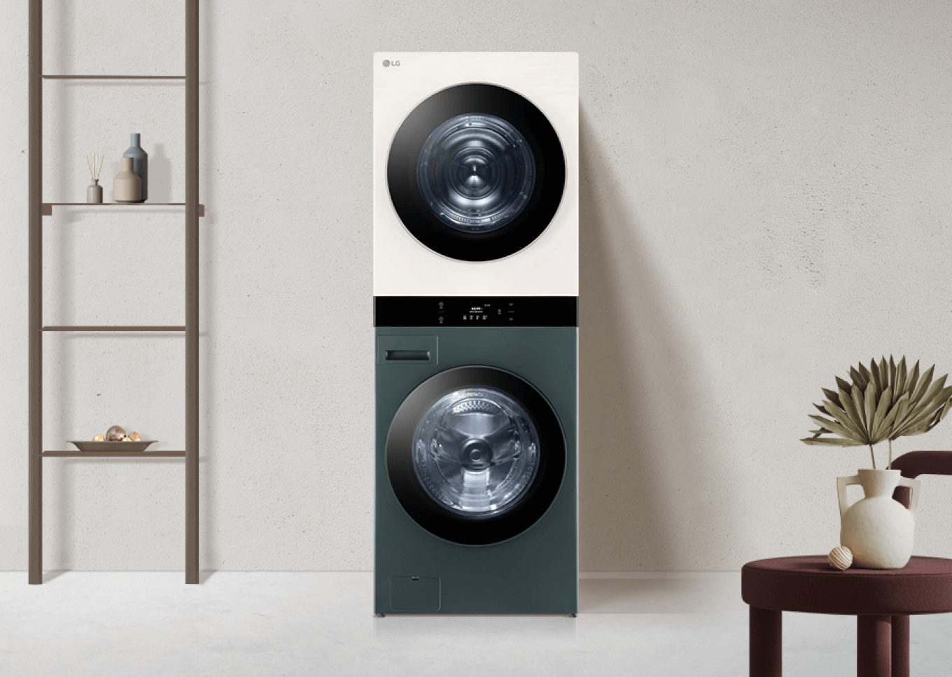 LG 워시타워 제품이 심플한 인테리어 공간에 배치된 모습. 상단은 화이트, 하단은 다크 그린 컬러로 디자인됨. 왼쪽에는 장식용 선반이 있고, 오른쪽에는 작은 테이블 위에 장식품이 놓여 있음.