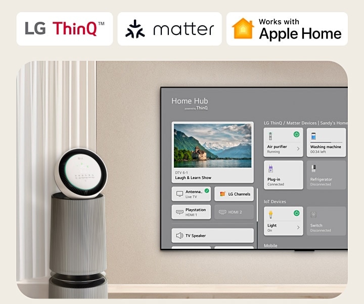 ThinQ, 매터, Hpple Home 로고. 벽면에 설치된 LG TV와 왼쪽에 LG PuriCare™ Objet Collection 360°. TV에 홈허브가 표시되고 커서가 '공기청정기'를 클릭하면 LG PuriCare™ Objet Collection 360°가 활성화됩니다