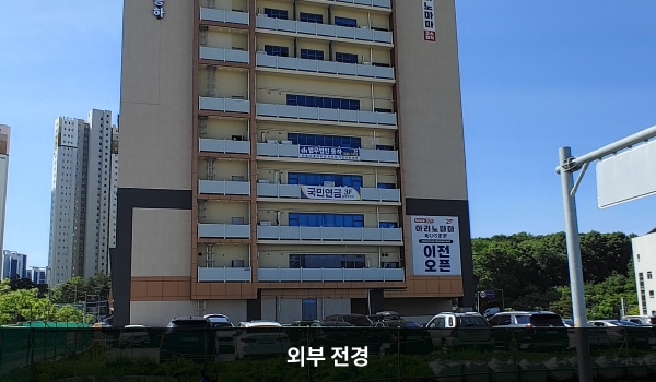 구리서비스센터의 LG전자 구리 서비스센터 건물은 베이지색의 높은 건물입니다.