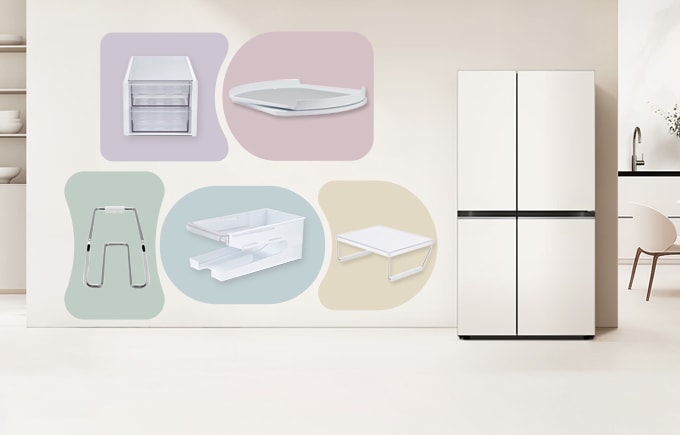 냉장고가 있는 부엌 배경에 냉장고 계란트레이, 회전 선반, 와인랙, 음료 트레이, 피팅 선반의 소모품이 보여지는 배너 이미지