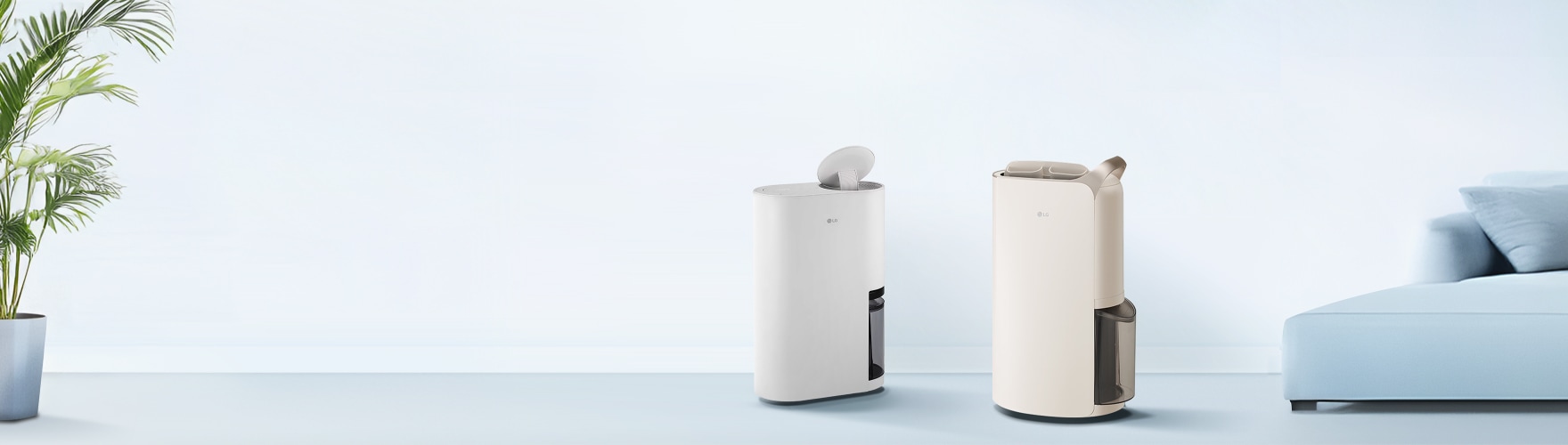 거실 배경에 LG 휘센 오브제컬렉션 제습기 2대가 오른쪽 측면, 왼쪽 측면컷이 보이게 나열되어 있습니다