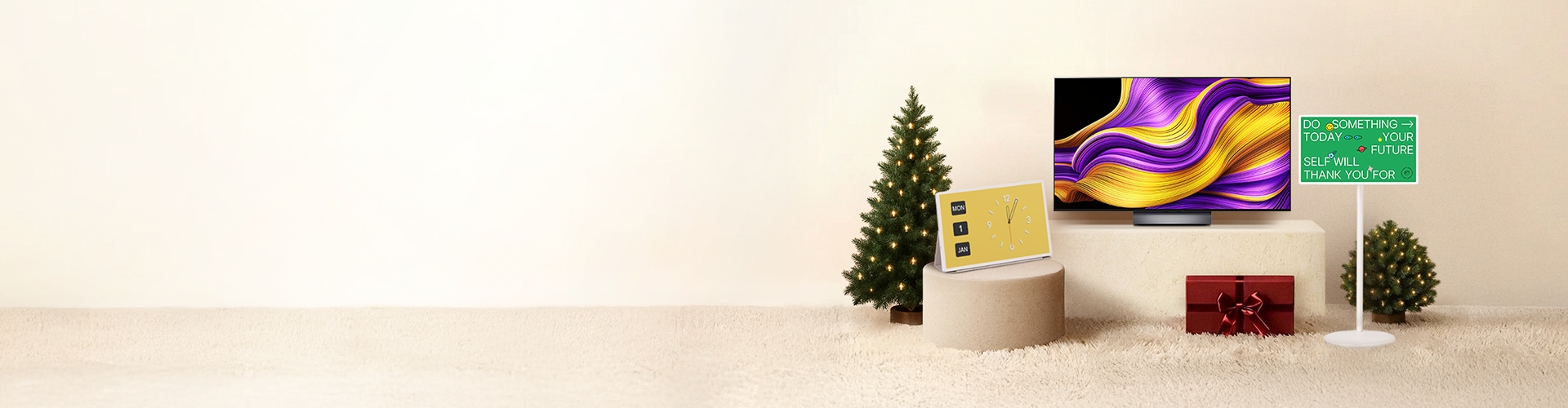 따뜻한 실내 공간에 두 그루의 작은 크리스마스 트리 사이로 올레드 TV, 스탠바이미가 놓여 있는 모습