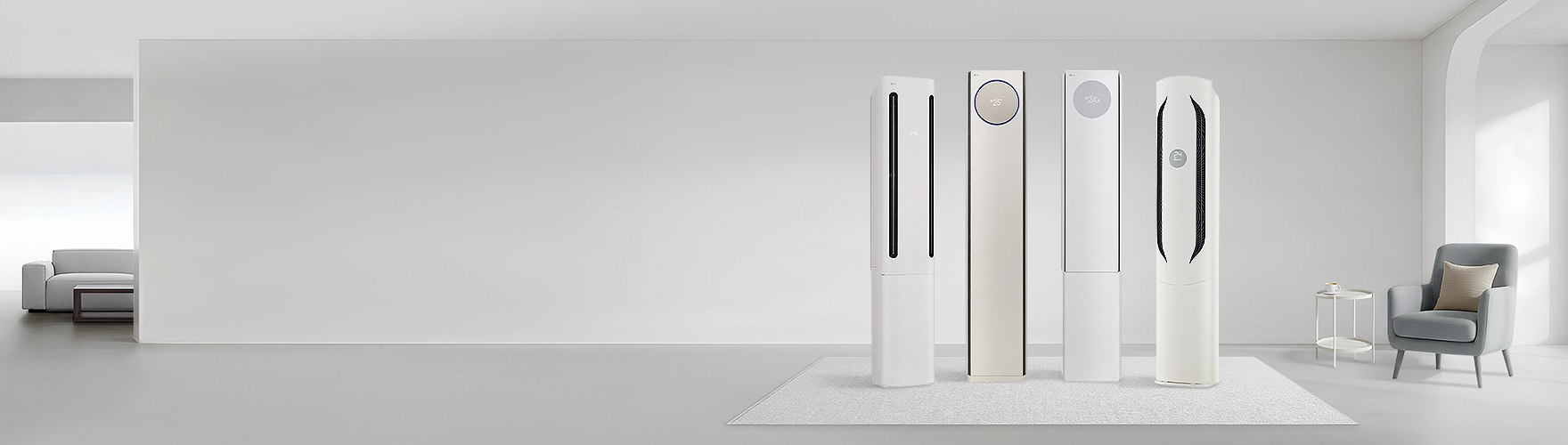 회색 톤 인테리어 중앙에 'LG 휘센 쿨 에어컨','LG 휘센 타워 에어컨', 'LG 휘센 뷰 에어컨','LG 휘센 위너 에어컨'이 나열되어있고 양쪽에 소파가 배치되어있습니다.