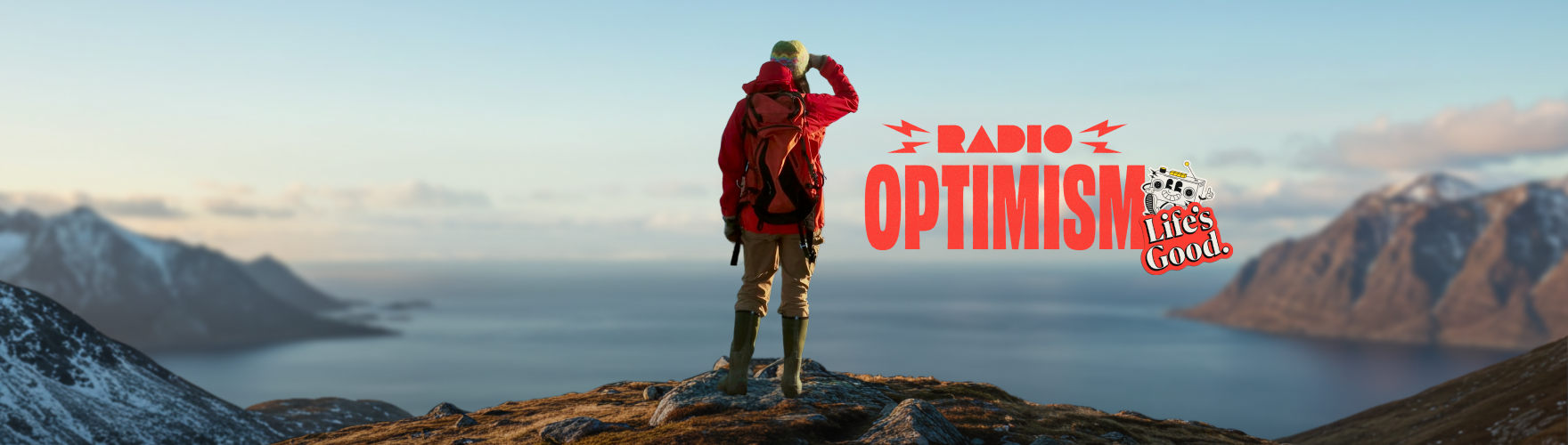 산 정상에서 바다를 바라보는 사람 뒷모습 좌측에 '출시 기념' 뱃지와 Radio Optimism'이라는 문구와 함께 '소중한 사람을 위한 노래를 만들어 선물해 보세요'라는 안내 문구가 있고, 오른쪽 하단에는 'Radio Optimism – Life's Good' 로고가 있다.