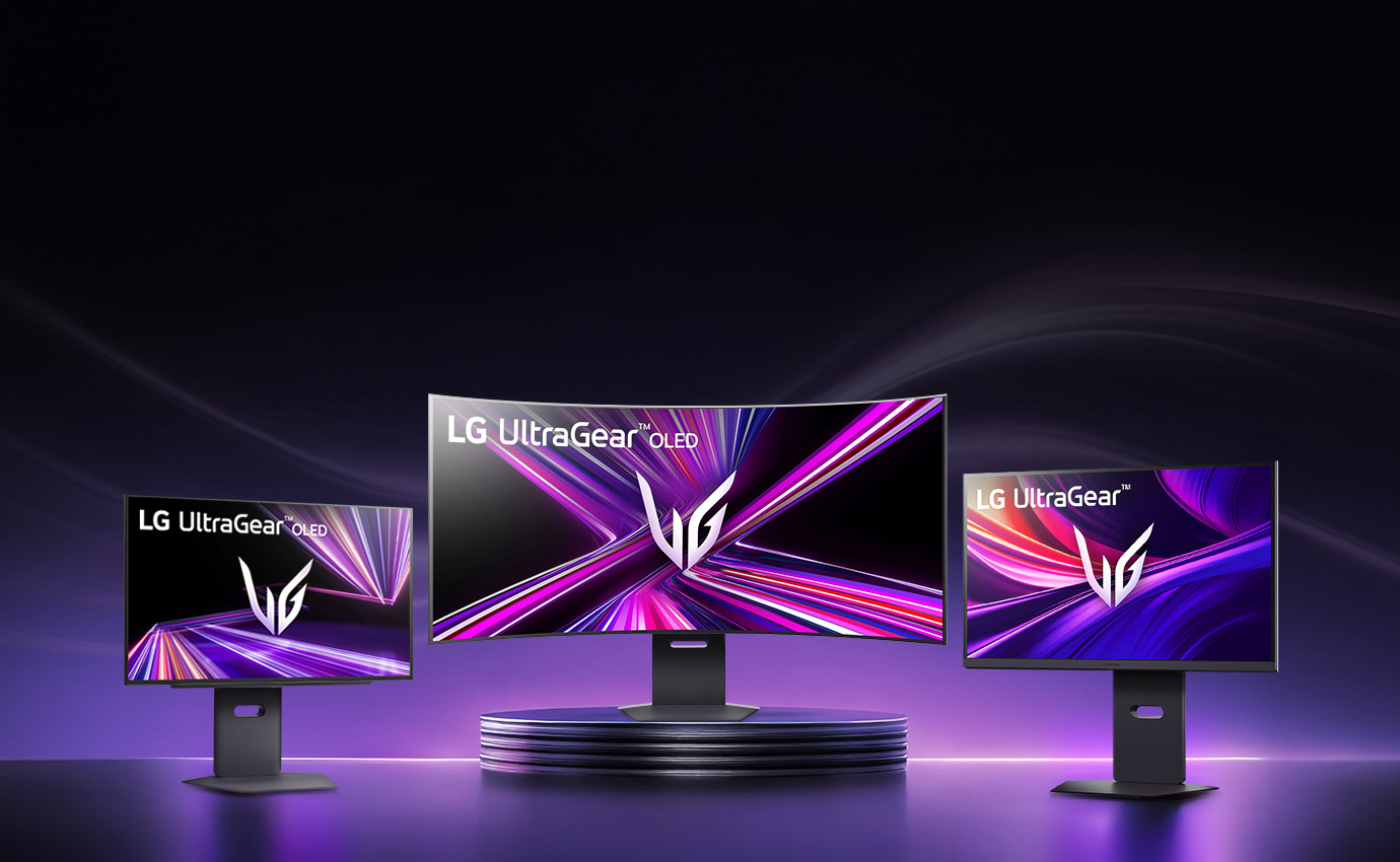 검정색과 보라색이 그라데이션 처리된 어두운 바탕에 'LG 울트라기어 게이밍모니터 특가전' 카피 아래 모니터 3대가 놓여있습니다.