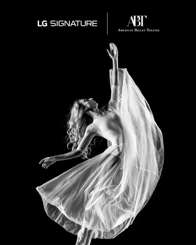 흰색 드레스를 입은 무용수