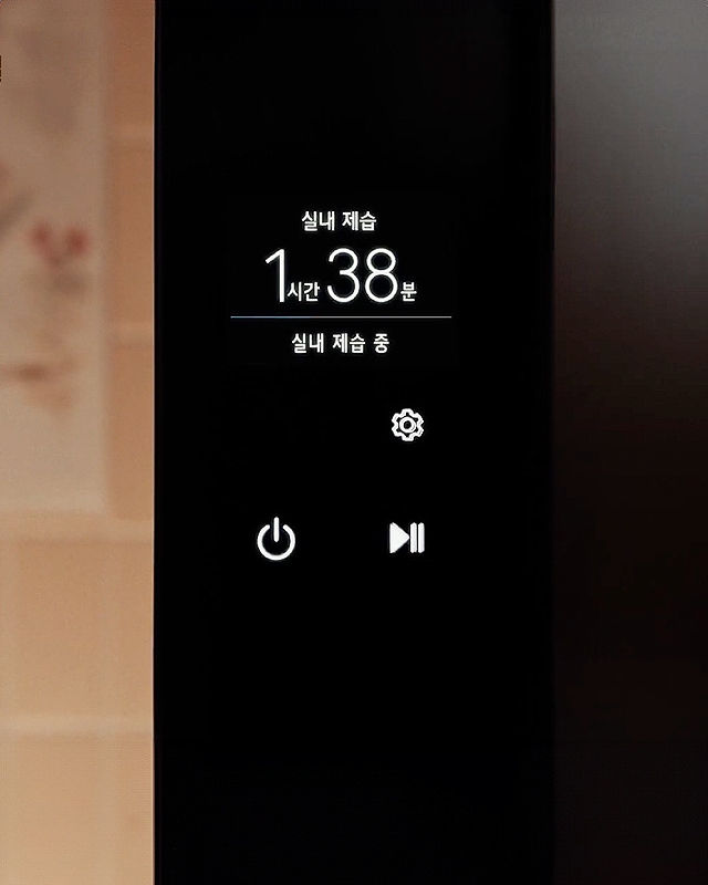 실내 제습이 진행 중인 ALL NEW 스타일러 디스플레이의 모습