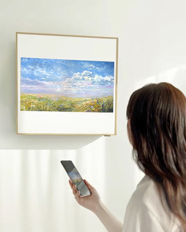 담당자가 아트쿨 에어컨에 플레이 스크린을 띄워놓은 이미지