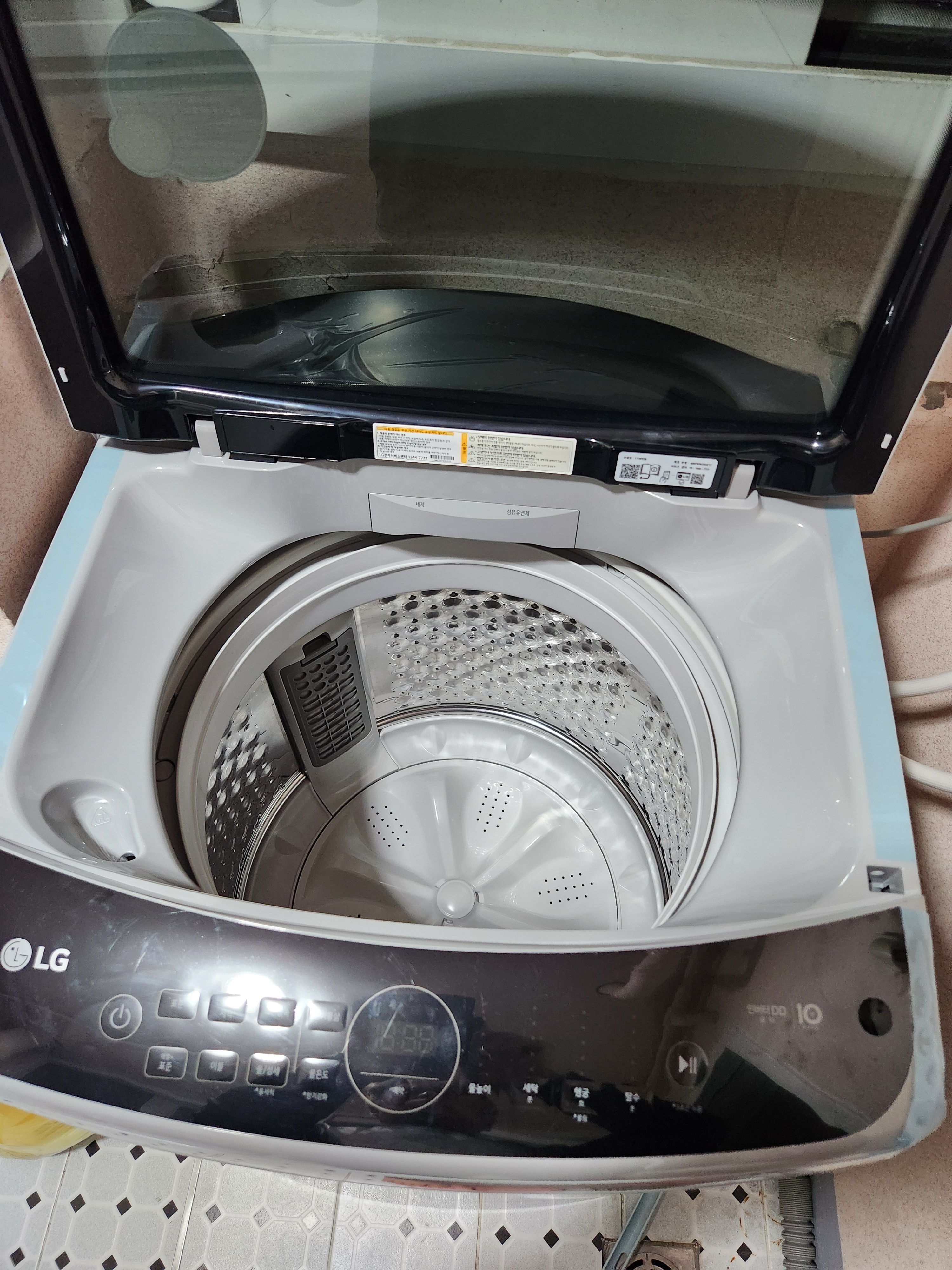 신제품이라지만 우선 통돌아가는 소...