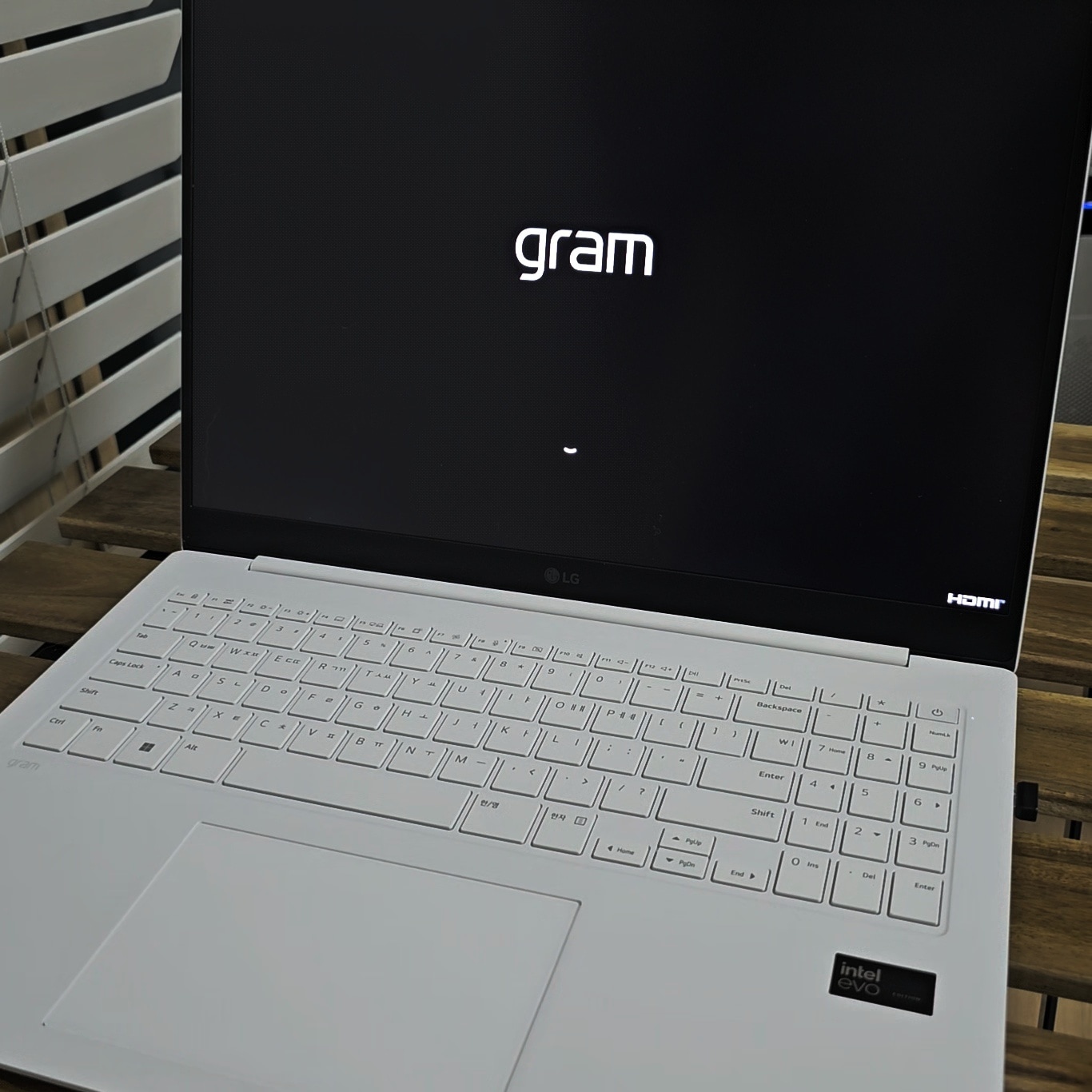 LG전자 그램 프로16 16Z90SP-GA5CK [SSD 1TB + SSD 256GB] - 에누리 가격비교