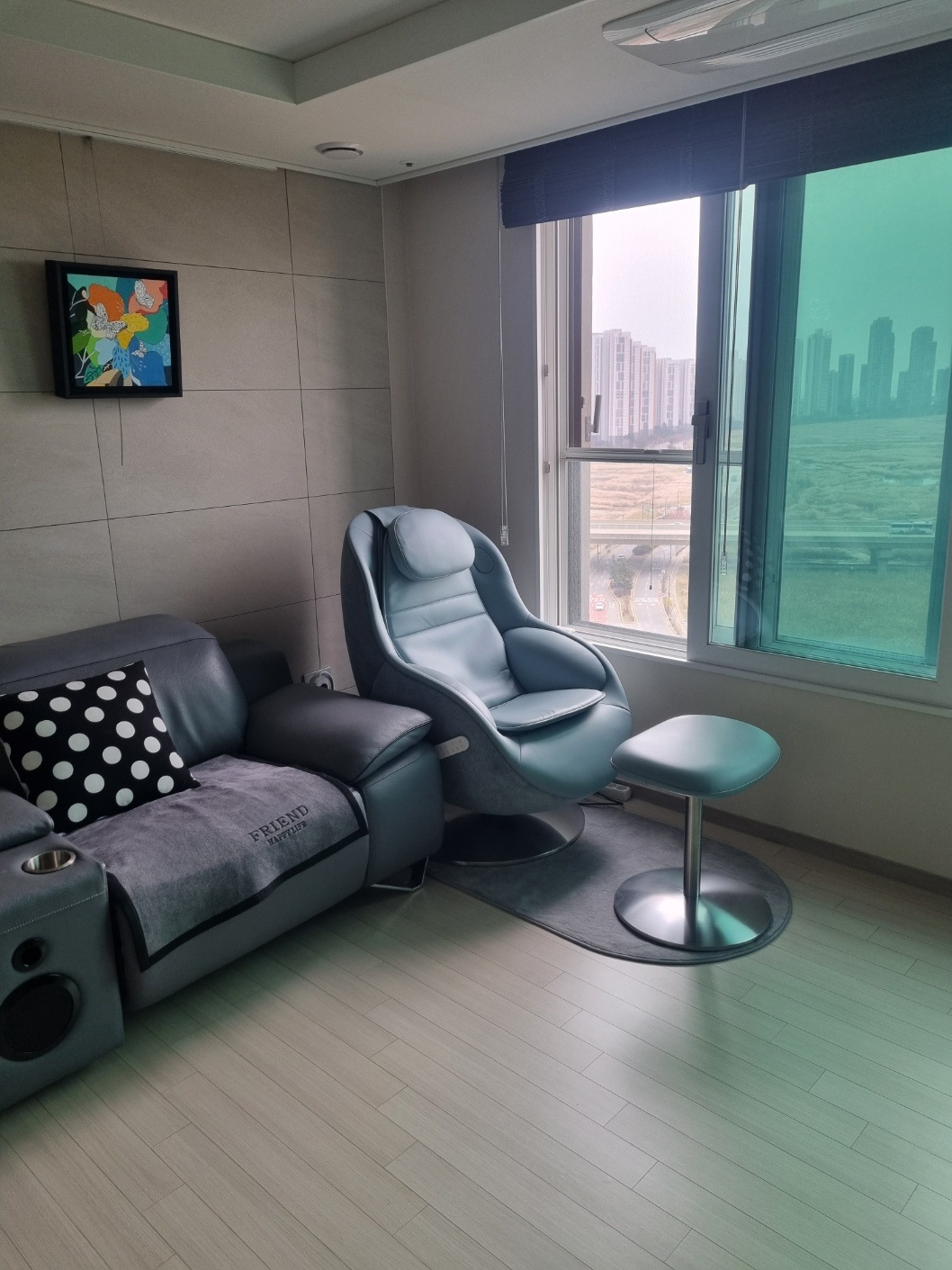 큰 안마의자를 사용하다가 바꿨어요. ...