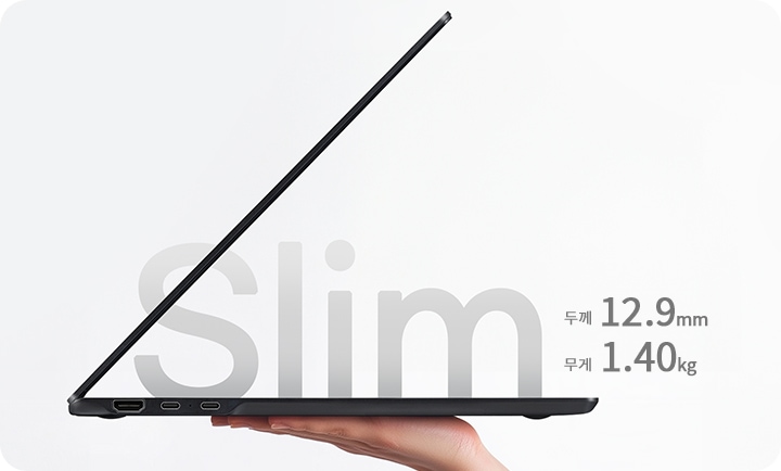 한 손으로 가볍게 들 수 있을 만큼 슬림한 디자인의 노트북을 표현하고 있습니다. 'Slim'이라는 글자가 노트북의 얇은 두께를 강조합니다.