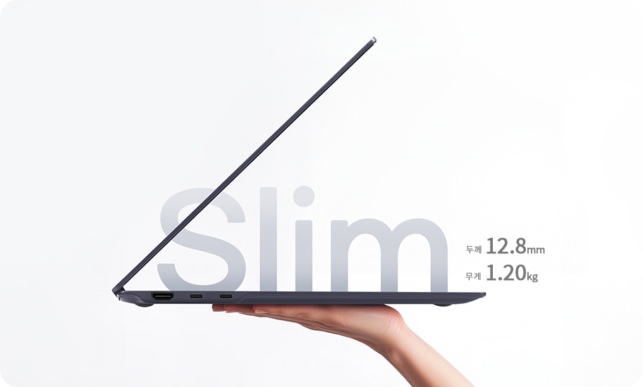 한 손으로 가볍게 들 수 있을 만큼 슬림한 디자인의 노트북을 표현하고 있습니다. 'Slim'이라는 글자가 노트북의 얇은 두께를 강조합니다.
