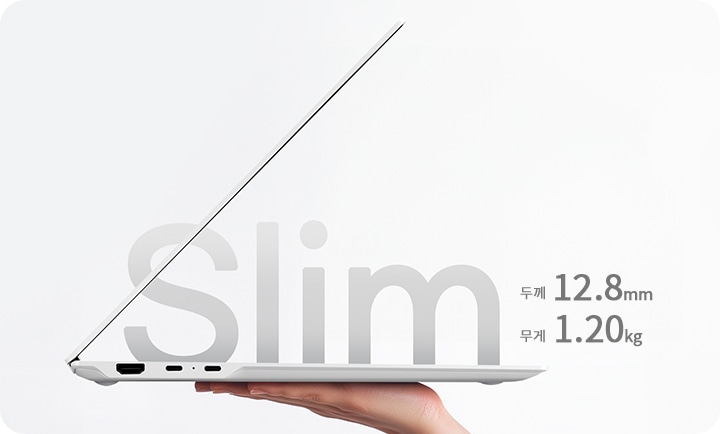 한 손으로 가볍게 들 수 있을 만큼 슬림한 디자인의 화이트 노트북을 표현하고 있습니다. 'Slim'이라는 글자가 노트북의 얇은 두께를 강조합니다.